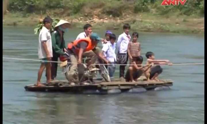 Quảng Ngãi: Cấm dân đu dây qua sông