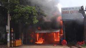 Hỏa hoạn thiêu rụi xưởng cơ khí trong khu dân cư