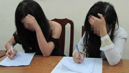 Người đẹp, đại gia nào có trong danh sách của Hoàng 'mẫu'?