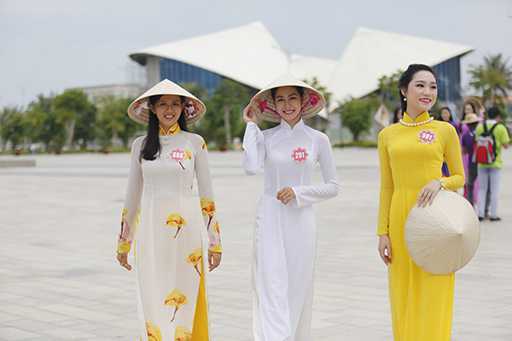 Bạn đọc có thể thử tài ứng xử của thí sinh Hoa hậu Việt Nam 2014