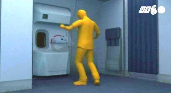 Clip: Khách la hét, đòi mở cửa thoát hiểm máy bay