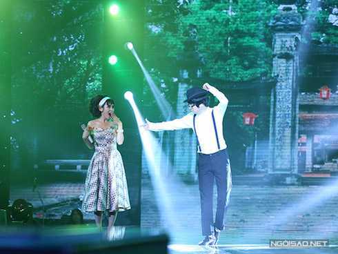 Bùi Anh Tuấn nhảy moonwalk kiểu Ngọc Sơn