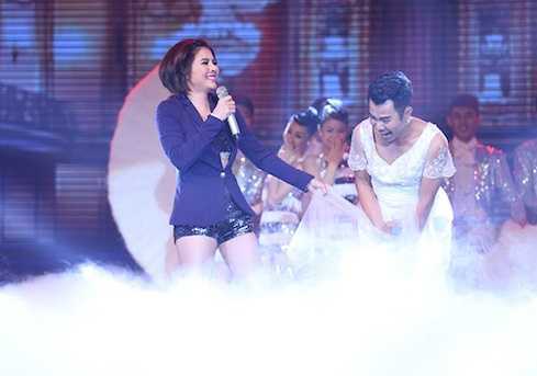 Cặp đôi hoàn hảo: Vân Trang bị Quốc Đại 'giành' váy