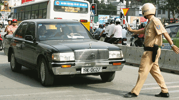 Lắp camera ‘phạt nguội’: ‘Cứ phạt kiểu ví dụ, còn nhiều người chết’