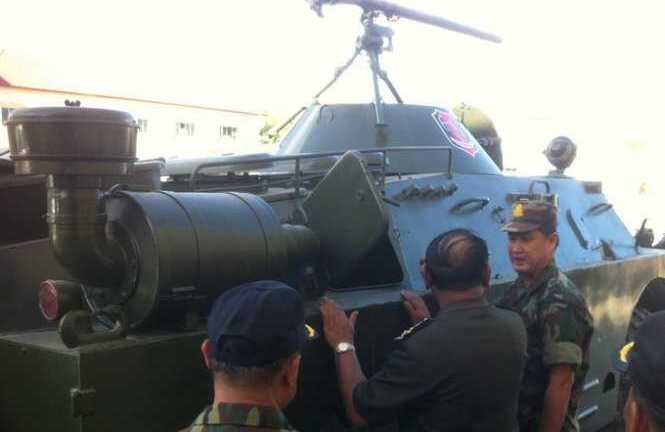 Nông dân Việt sửa xe bọc thép Campuchia sáng tạo thế nào?