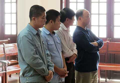 Buôn lậu xăng dầu, cựu giám đốc lĩnh 12 năm tù