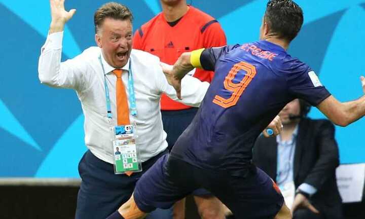 Tin sáng 12/11: Bị chê bai, Van Persie mỉa mai đáp lại