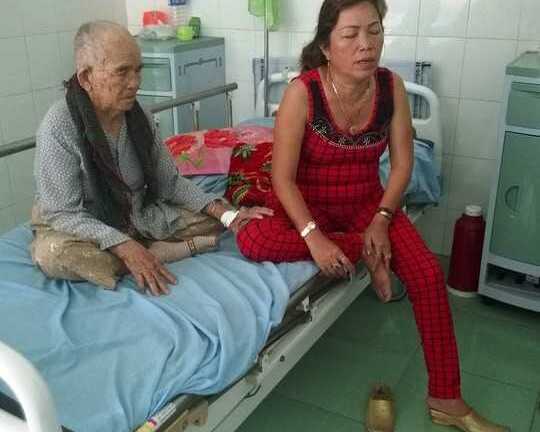 Con rể vô nhân tính đánh mẹ vợ 84 tuổi nhập viện