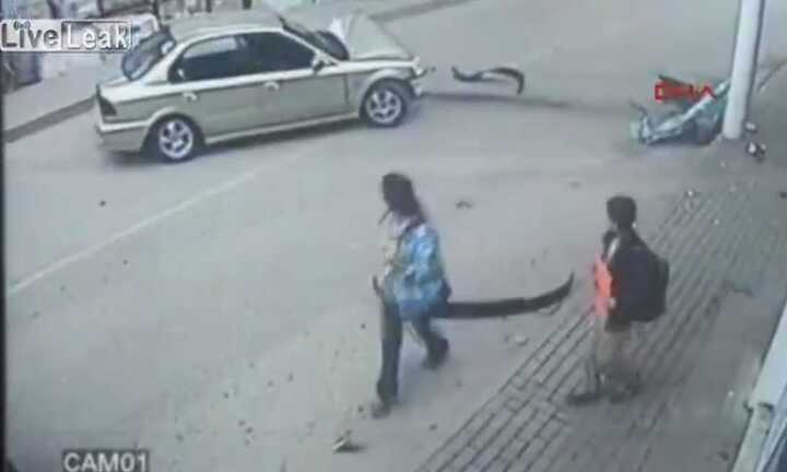 Video: Cột điện ngẫu nhiên cứu mạng 3 người