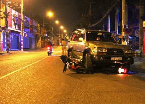 Xe Land Cruiser gây tai nạn kinh hoàng trong đêm