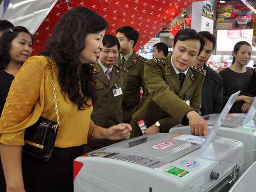 Hàng triệu người đón chờ 'giờ G' ngày vàng tháng khuyến mại