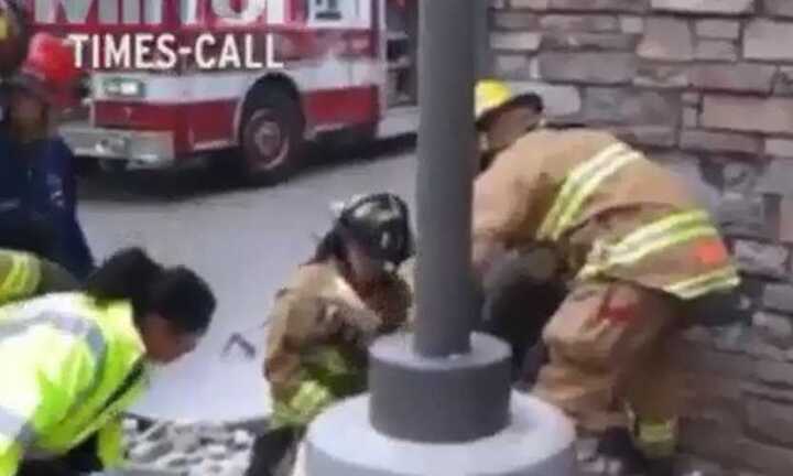 Trộm bất thành, tên trộm bị kẹt giữa tường suốt 3 ngày