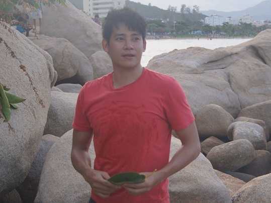 Trai đẹp Phùng Ngọc Huy phô diễn sự tinh ranh trên 'Lữ khách 24h'