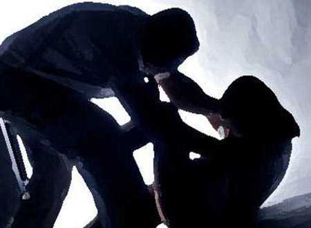 Chở bạn đi sinh nhật rồi ép làm chuyện người lớn