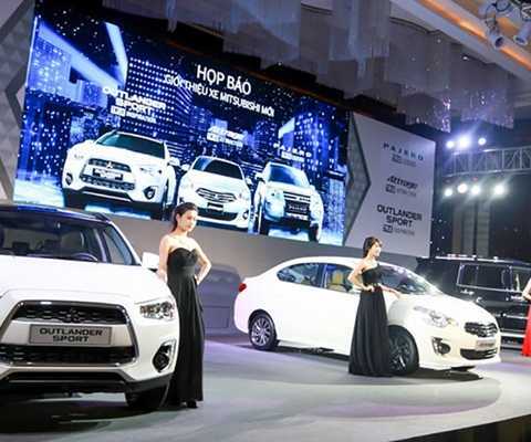 Thị trường ô tô Việt: Ồ ạt ra hàng mới đón Tết