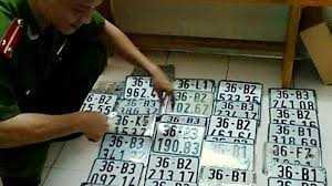 Hà Nội: Đột kích ổ buôn biển giả núp bóng tiệm sửa xe