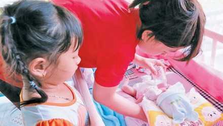 'Ngọc ơi, anh và con trai đã về!'