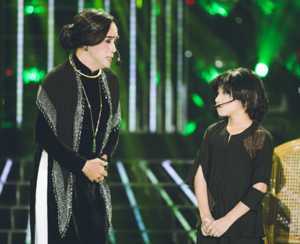 Minh Thuận gây xúc động khi giả gái, hát cải lương