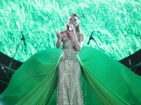 Mỹ Tâm xin lỗi công khai khi hát sai lời trên truyền hình