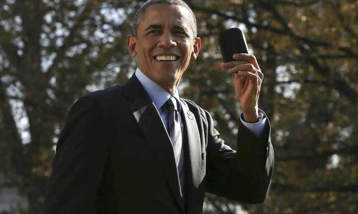 Tổng thống Obama xử lý khéo khi quên điện thoại