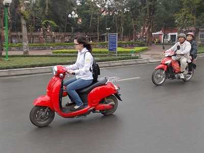 Gia hạn nộp phí trước bạ cho chủ xe máy điện