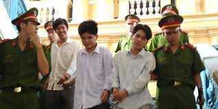 Lĩnh án 10 năm tù, 9X vẫn vô tư cười đùa