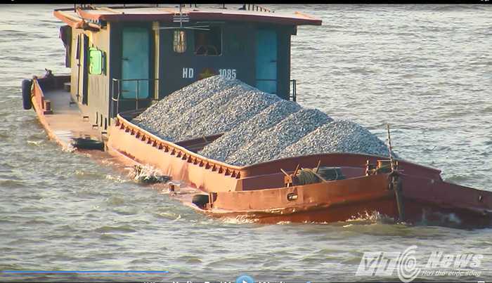 Những con tàu thích làm mồi 'hà bá' vẫn 'coi trời bằng vung'