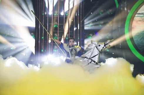 Thí sinh 'Gương mặt thân quen nhí' tặng Duy Nhân 50 triệu