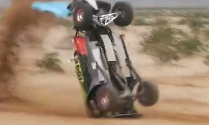 Xe đua bật vòng cầu như vận động viên thể dục