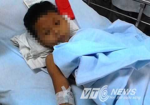 Hai cháu bé nghi bị tiêm thuốc diệt cỏ đang nguy kịch