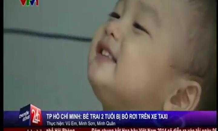 Clip: Bé trai kháu khỉnh bị bỏ rơi trên taxi nô đùa ở UBND phường