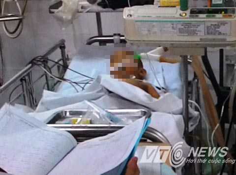 Hai cháu bé nghi bị tiêm thuốc diệt cỏ: Công an vào cuộc