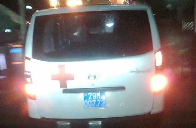 Xe cứu thương bỏ mặc người bị tai nạn nguy kịch