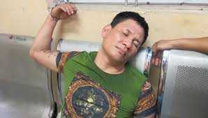 Kẻ 'ngáo đá' giấu 32 gói ma túy trong chân giả