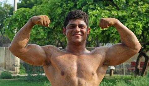 Clip: Ngôi làng toàn đàn ông '6 múi'