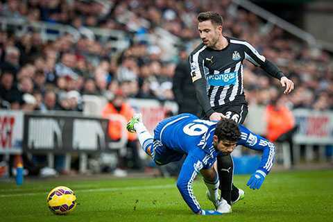 Newcastle 2-1 Chelsea: Mourinho biết mùi thất bại