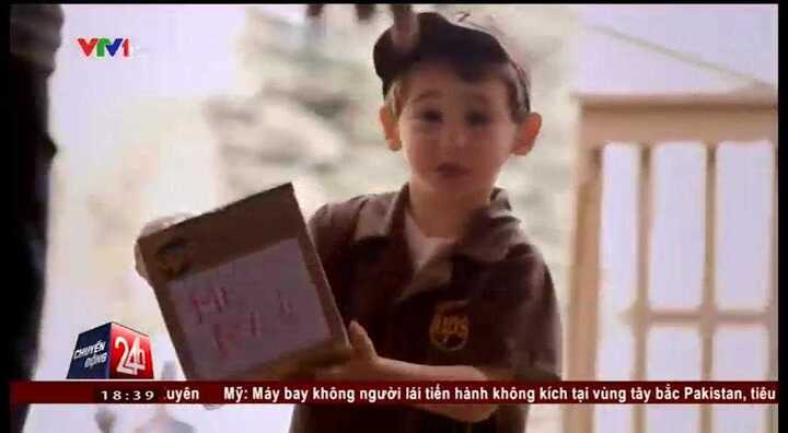 Clip: Bé 4 tuổi lái xe giao hàng