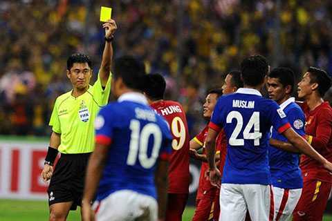 Trọng tài Trung Quốc xử ép tuyển Việt Nam?