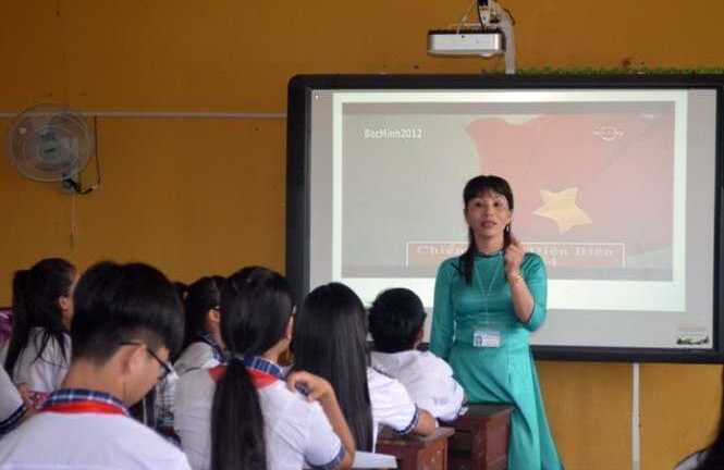 Cô giáo đưa nhạc, thơ, phim vào dạy Sử