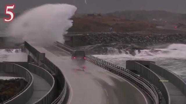 Đứng tim xem clip qua 5 con đường rùng rợn nhất thế giới