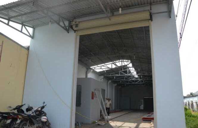 Gia đình ông Trần Văn Truyền tháo dỡ nhà kho