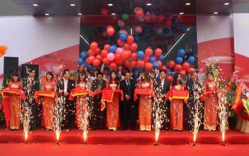 Pico Phúc Yên 'quá tải' trong ngày khai trương