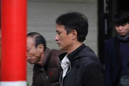 Ôm bom xăng cố thủ trong nhà: Đã đưa một đối tượng ra ngoài