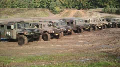Xe Humvee quân sự Mỹ thanh lý giá 10.000 USD mỗi chiếc
