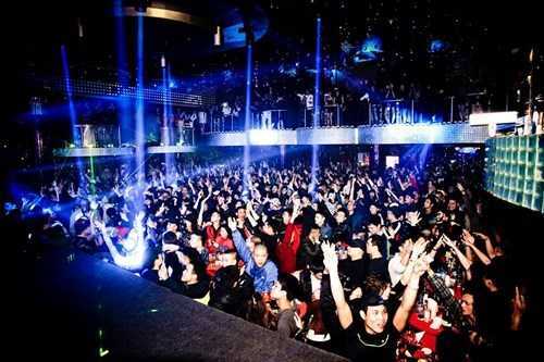 Khởi tố kẻ giết người tại vũ trường New Square