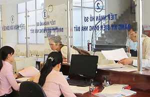 Thích làm cán bộ nhà đất vì 'đặc quyền thông tin'