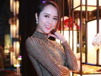Vũ Ngọc Anh khoe nhan sắc không tì vết