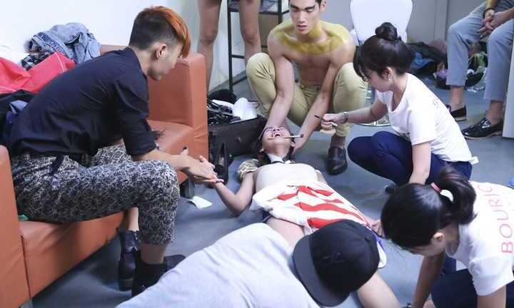 Vietnam's Next Top Model 2014 tập 6: Thí sinh ngất xỉu bị loại