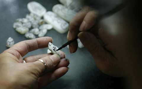 Quan chức Trung Quốc nhận hối lộ bằng đá quý trị giá hàng triệu USD