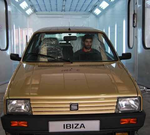 Nhà vua Tây Ban Nha 'bồi hồi' gặp lại chiếc xe thời trai trẻ